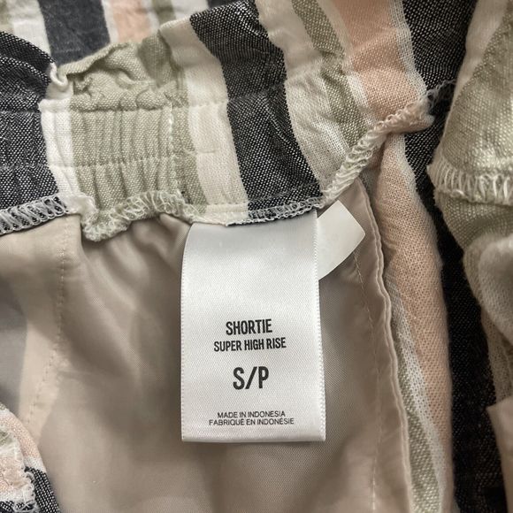 Express Women’s Shortie Super High Rise Shorts. Striped. Size S/P - Picture 6 of 7